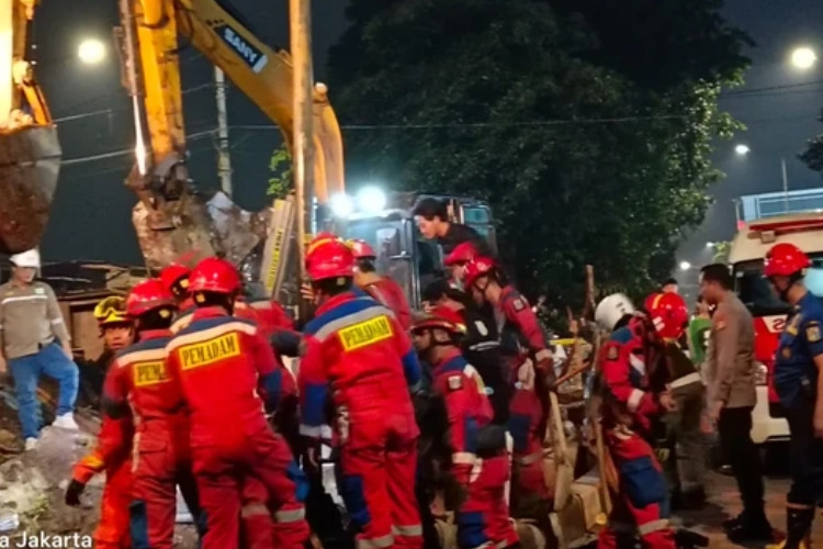 Miris! Balita Laki-Laki di Jaksel Jatuh ke Galian Lubang Proyek Saat Bermain di Malam Hari, Begini Kondisinya Saat Ditemukan
