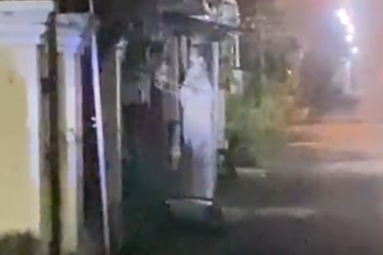 Geger! Video Viral Teror Pocong Jadi-jadian di Lamongan Bikin Warga Resah, Ternyata Ulah Iseng 2 Bocil