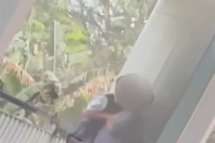 Video Viral Pasangan Sesama Jenis di Kampus PNJ Orang Tua Pelaku Sampai Sujud Minta Maaf Agar Tidak DO