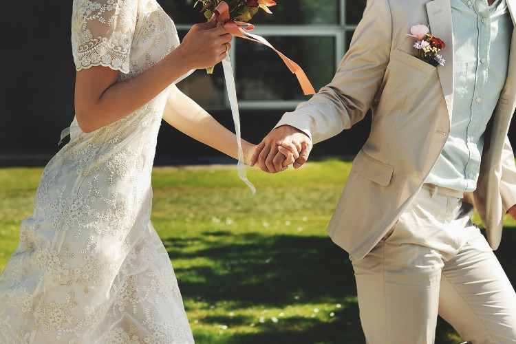 Sejarah Lavender Marriage dan Ciri-Cirinya yang Wajib Kamu Tau, Siapa Tau Ada yang Mempraktikannya di Sekitar