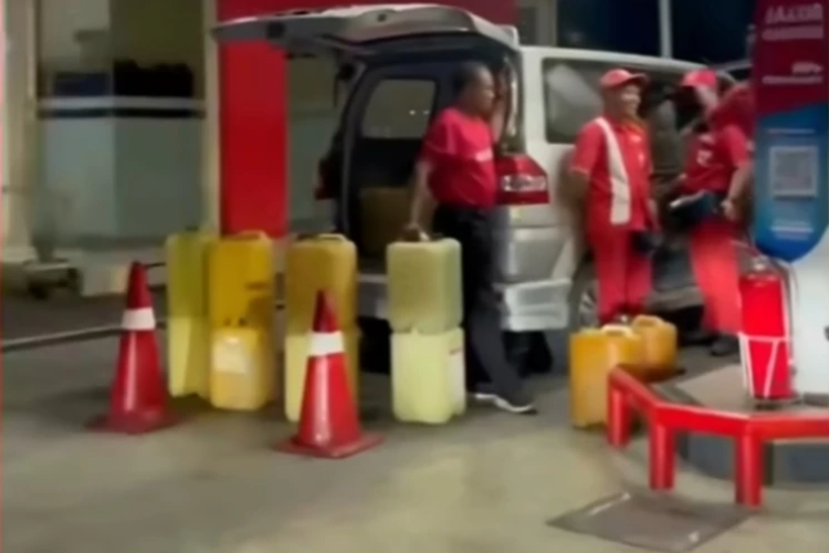 VIRAL! Polresta Denpasar Usut Tuntas Kasus Viral Isi Bensin 30 Jerigen di Jimbaran
