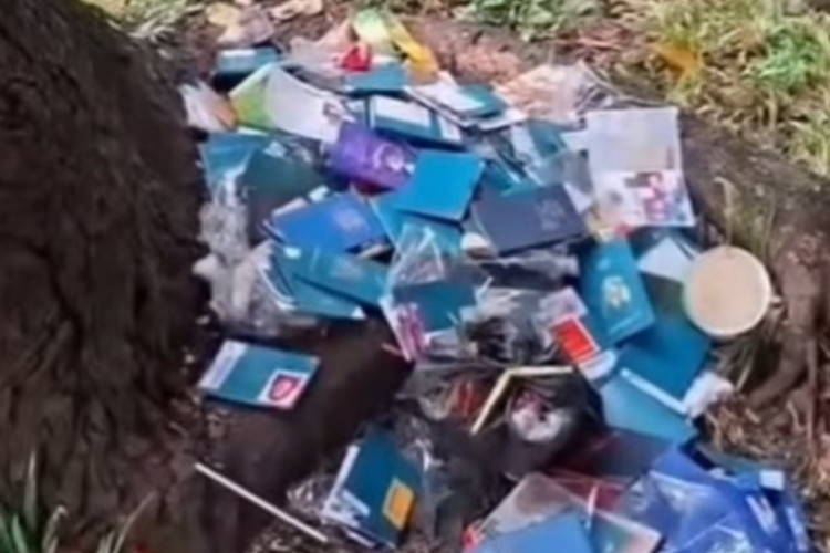 Video Viral Paspor Berserakan di BSD Ternyata Bukan Milik Jemaah Haji, Cek di Sini Faktanya yang Bikin Syok! 