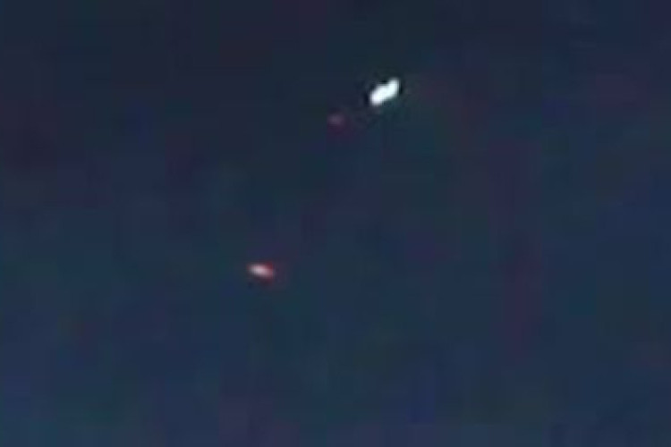 Kesaksian Warga Rekam Objek Mirip UFO di Embong Kaliasin Surabaya : Terbang Cepat, Senyap, Menghilang di Balik Gedung