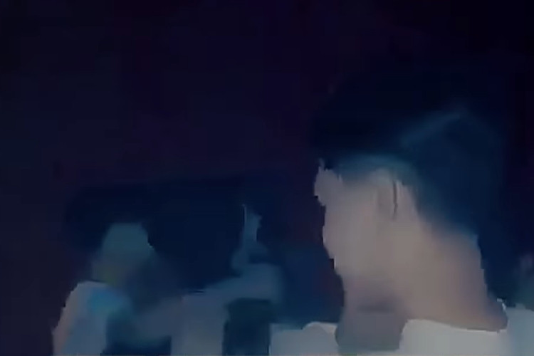 Heboh! Pesta Pria Sesama Jenis di THM Karawang Terekam Kamera Asyik Berjoget Diiringi Lagu Jedag-Jedug